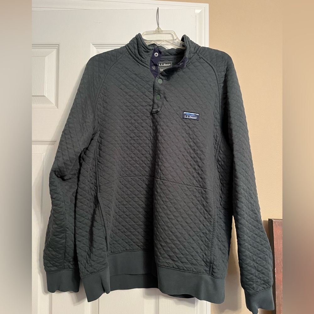 LL Bean Men’s Quilted Pullover! Size large and an olive green color.